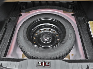 2013款1.6L DVVT 手动致享版 备胎