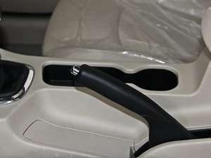 2013款1.6L DVVT 手动致尚版 驻车制动器