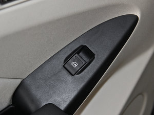 2013款1.6L DVVT 手动致尚版 中控区