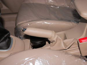 2014款1.5L 手动优悦版 驻车制动器