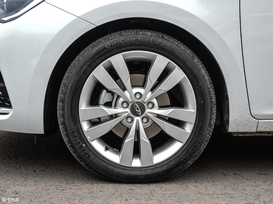 2016��ȫ�°����5 1.5L CVT�I(l��ng)�J��