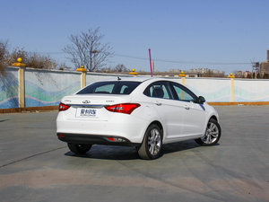 2016款1.5L 手动领锐版 整体外观