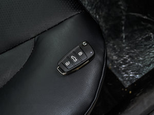 2016款1.5L CVT领锐版 车钥匙