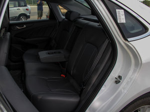 2015款1.5T 手动致享版 后排座椅