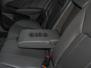 2015款1.5T 手动致享版 后排中央扶手