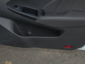2015款1.5T 手动致享版 前门储物空间