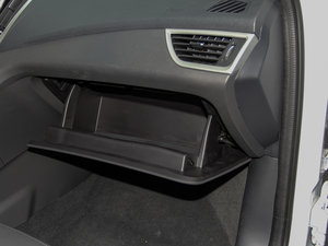 2015款1.5T 手动致享版 手套箱