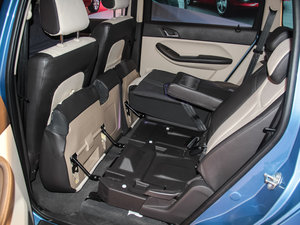 2015款1.8L 手动宽适版 空间座椅