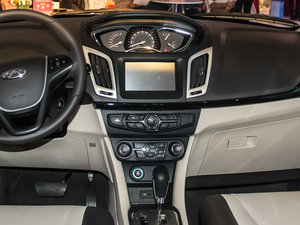 2015款1.8L 手动宽适版 中控台