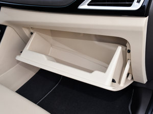 2015款2.0L CVT宽享版 手套箱