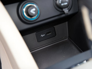 2015款2.0L CVT宽享版 空间座椅