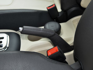 2015款2.0L CVT宽享版 驻车制动器