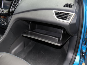 2016款1.6L CVT致享版 手套箱