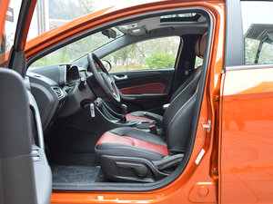 2017款Sport 1.5T 手动豪华版 前排空间