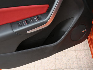 2017款1.5L CVT尊贵版 前门储物空间