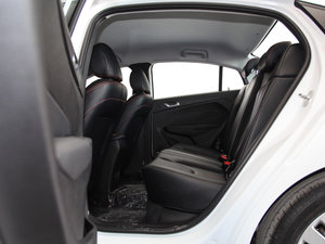 2017款1.5L CVT领潮版 后排空间