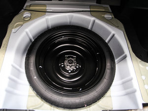 2017款1.5L CVT领潮版 备胎