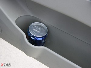 2009款2.4L 两驱汽油豪华版 前门储物空间