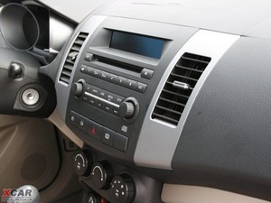 2009款2.4L 两驱汽油豪华版 中控区