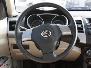 2009款2.4L 两驱汽油豪华版 方向盘