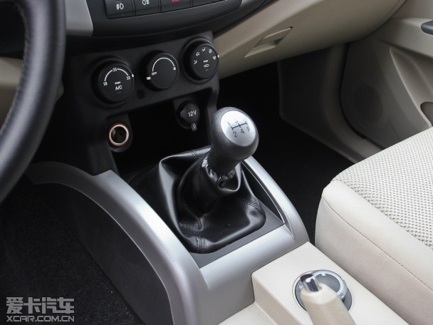 陸風(fēng)汽車2012款陸風(fēng)X8