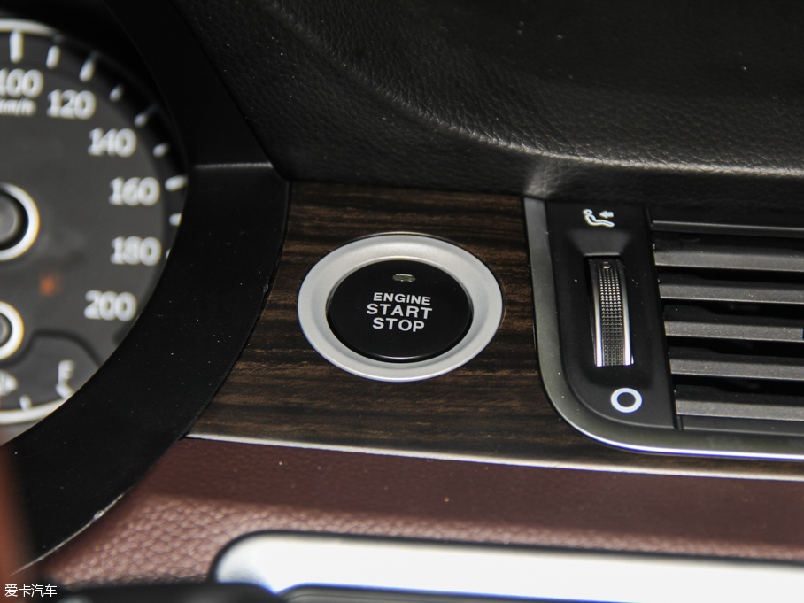 2015����LX7 2.0T �Ԅ�ȫ�����F��