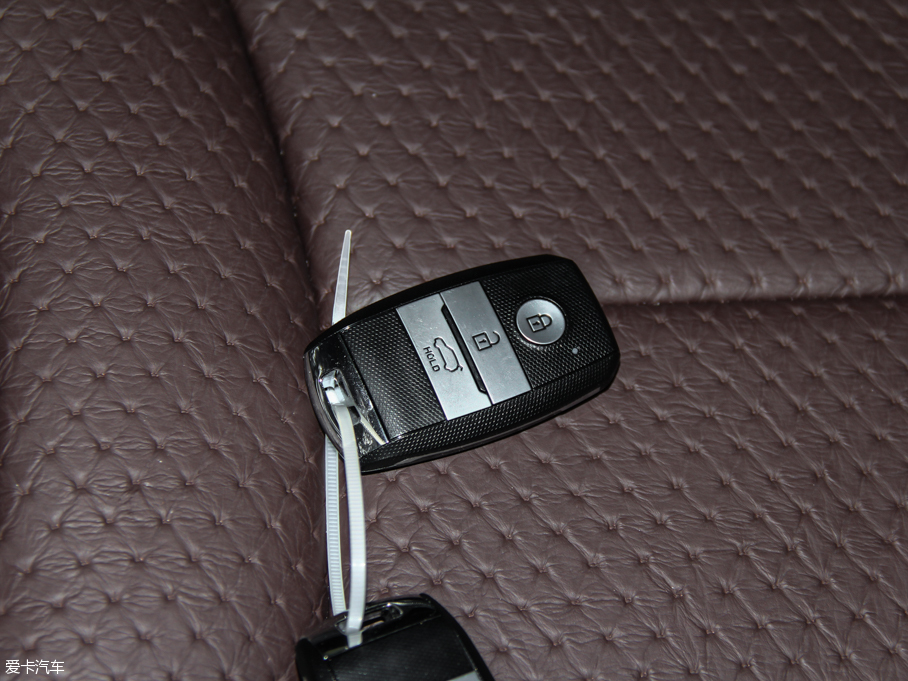 2015����LX7 2.0T �Ԅ�ȫ�����F��