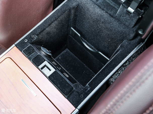 陸風(fēng)汽車2015款陸風(fēng)X7