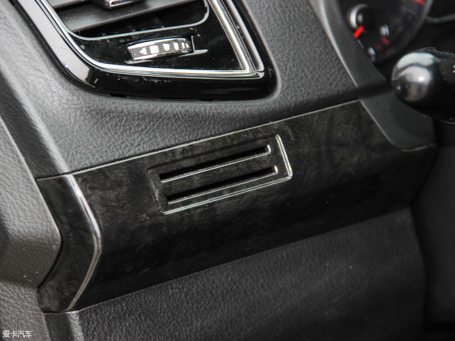 2015L(fng)X8 ̽ 2.0T (q)A 