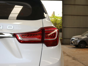 2017款1.6L 自动锋锐版 尾灯