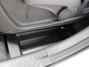2017款1.6L 自动锋锐版 空间座椅