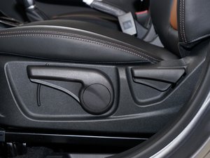 2017款1.6L 手动铂锐版 主驾驶座椅调节