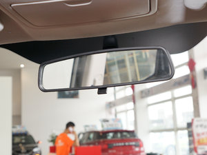 2017款1.6L 手动铂锐版 空间座椅