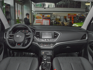 2017款1.6L 手动劲锐版 内饰全景