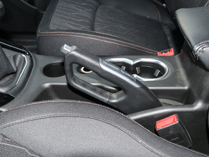 2018款2.0T 两驱豪华型 柴油 驻车制动器