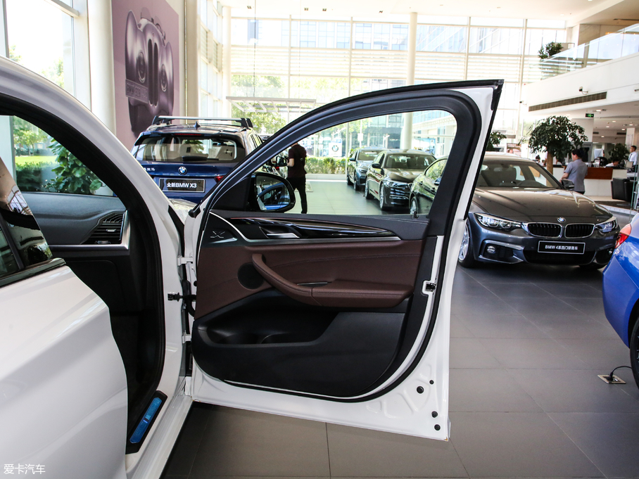 2019RX4 xDrive 25i M\b