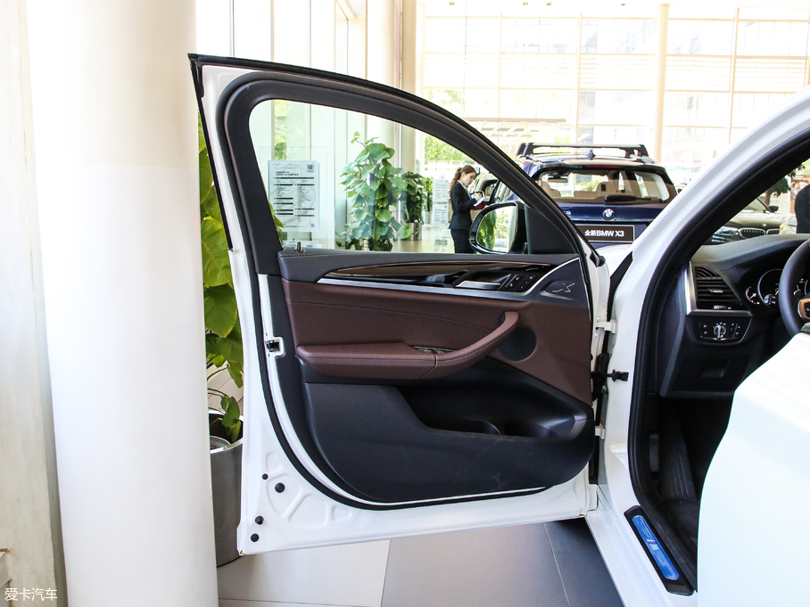 2019RX4 xDrive 25i M\b