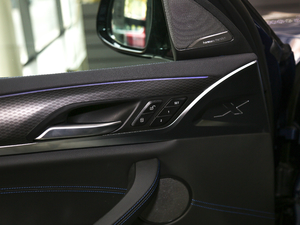 2019xDrive 25i M\b g