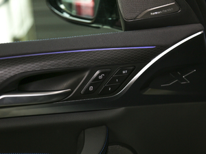 2019xDrive 25i M\b g