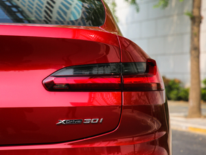 2019xDrive 30i M\b β