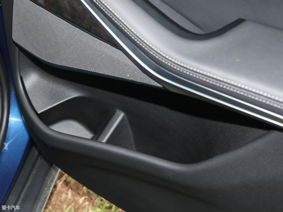 2019RX5(M) xDrive40i M\b