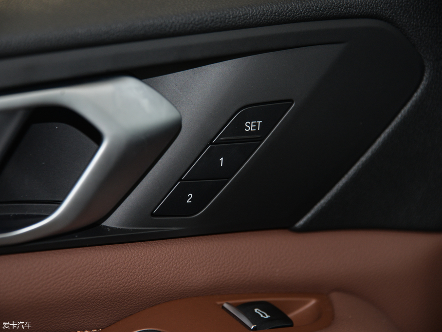 2019RX5(M) xDrive40i M\b