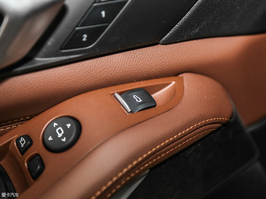 2019RX5(M) xDrive40i M\b