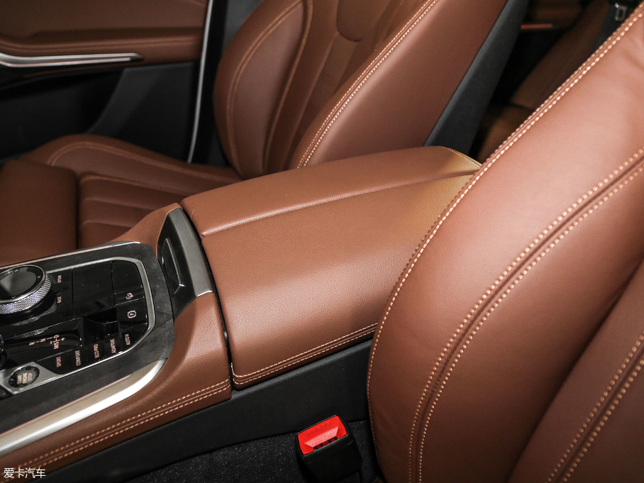 2019RX5(M) xDrive40i M\b