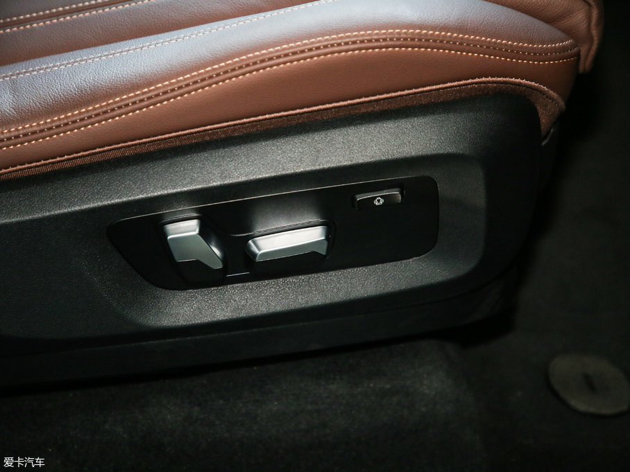 2019RX5(M) xDrive40i M\b