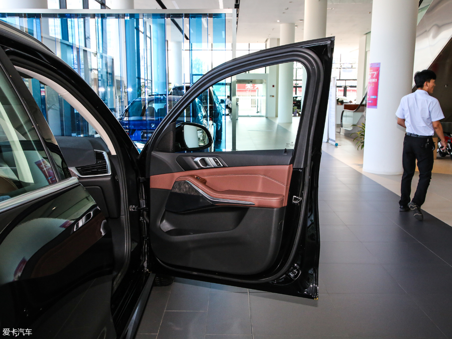 2019RX5(M) xDrive40i M\b