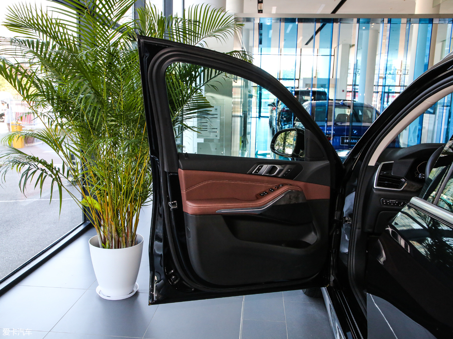 2019RX5(M) xDrive40i M\b