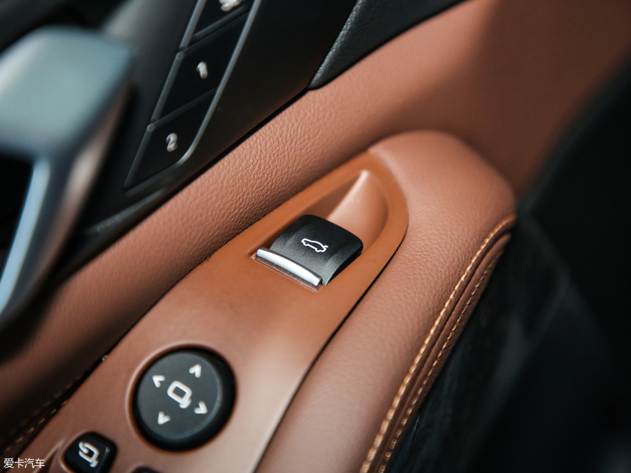 2019RX5(M) xDrive40i M\b