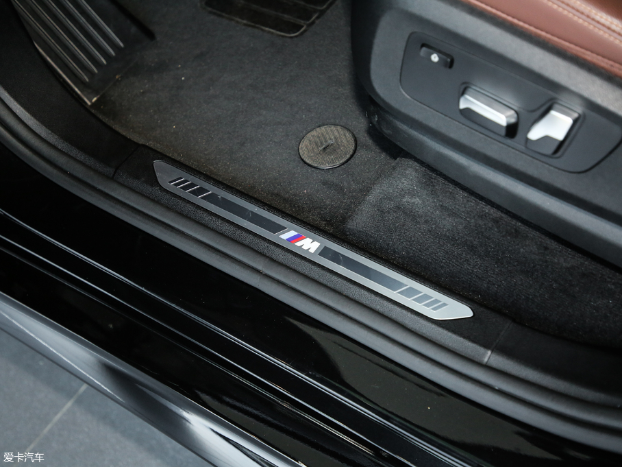 2019RX5(M) xDrive40i M\b