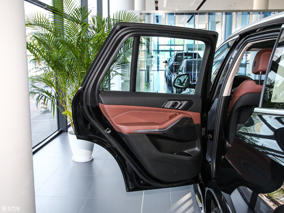 2019RX5(M) xDrive40i M\b